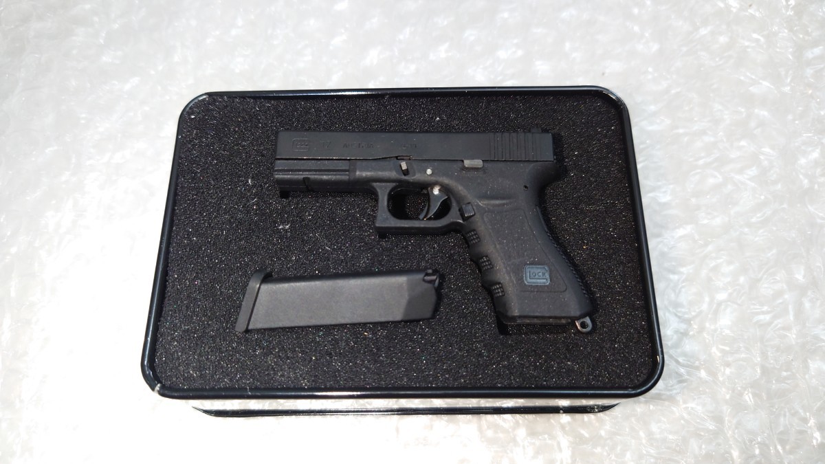 精巧1:3サイズ ミニチュアモデルガン　グロック17 ブラック　排莢可能　スタンド付　モデルガンキーホルダー　トイガン　　モデルガン