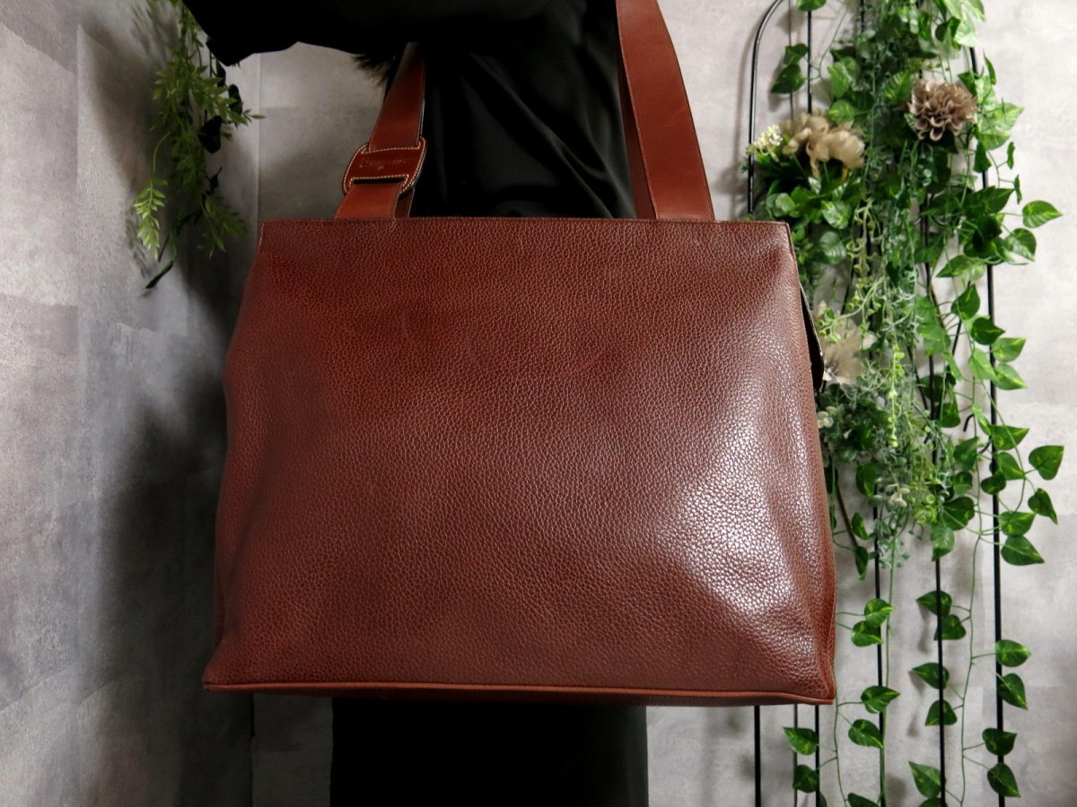 ○超美品○Salvatore Ferragamo フェラガモ○ロゴ型押し○カーフ 