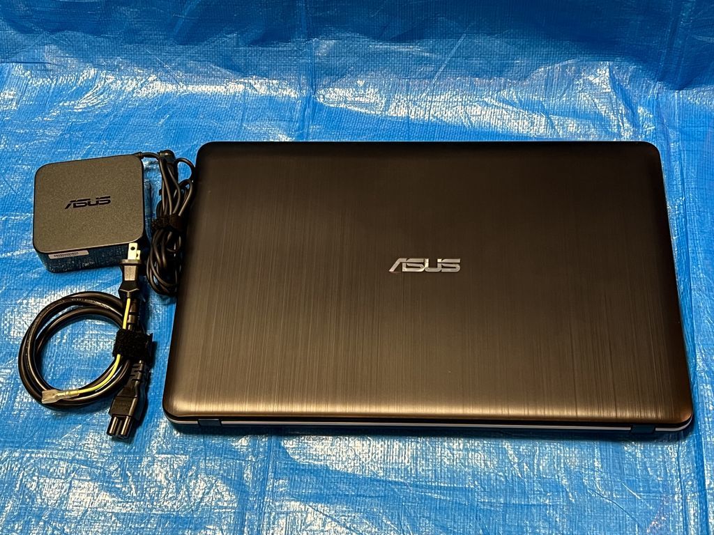 ASUS X540YA-XX017T