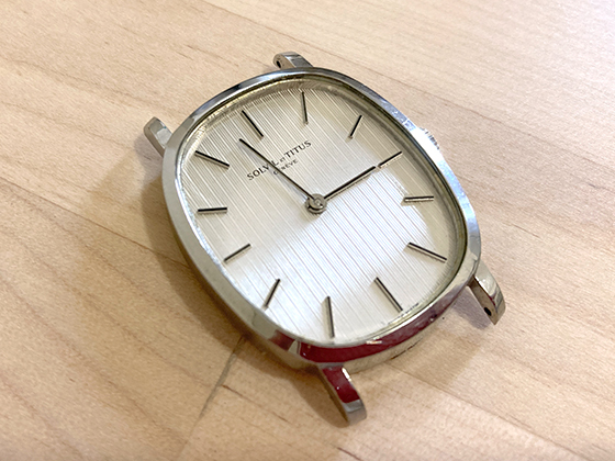 ソルビエ タイタス Solvil et Titus オーバル 手巻き