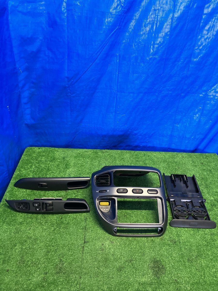 三菱 純正 デリカスペースギア PD6W カーボン調 オーディオパネル スイッチパネル 左右 ドリンクホルダー 時計 平成17年 PWスイッチ付き