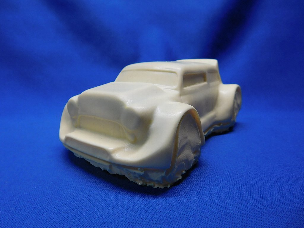 PLAFIT 製 Super32完成車（モーター無し）赤シャーシ2枚