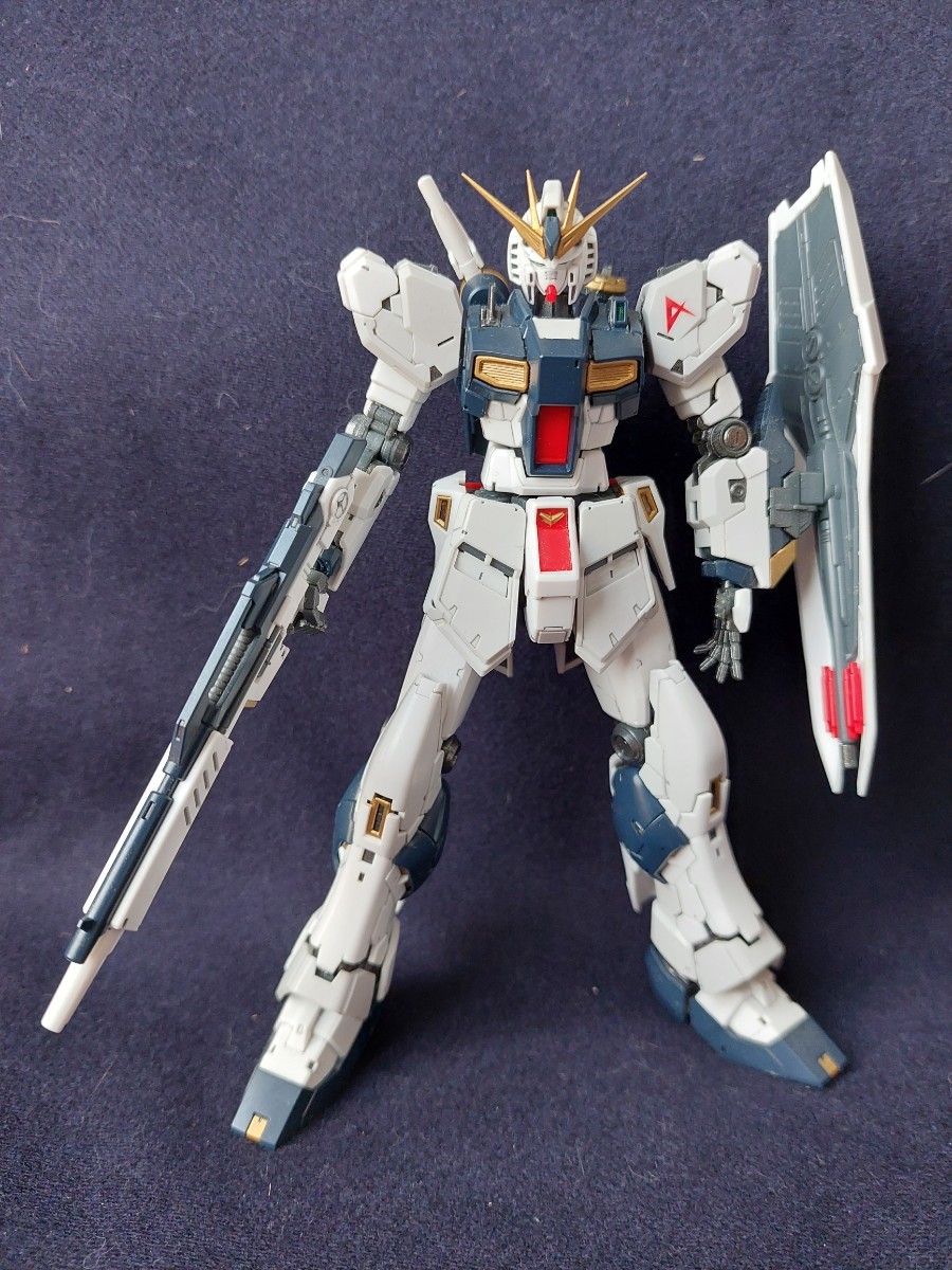 ガンプラ ＲＧ　νガンダム　 素組み完成品☆