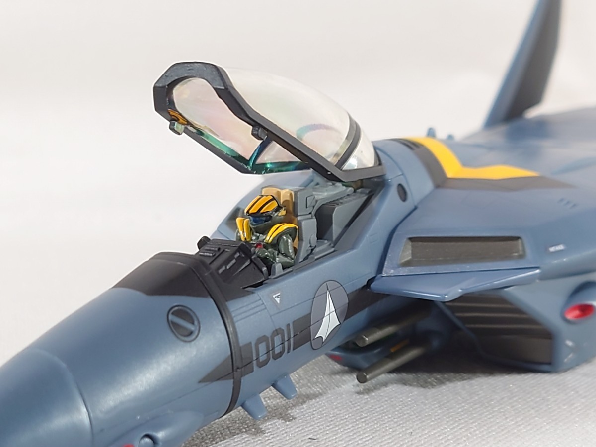 やまと　1/60 完全変形　VF-1S バルキリー　ロービジリティ 1&frasl;60 VF-1S やまと
