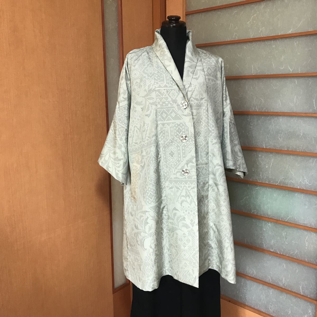 ☆ハンドメイド☆　着物リメイク　正絹　白大島紬　ハーフコート　八分袖