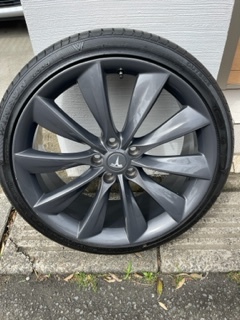 テスラ純正21インチ 10スポークホイールとMichelin TPMS付き モデルS