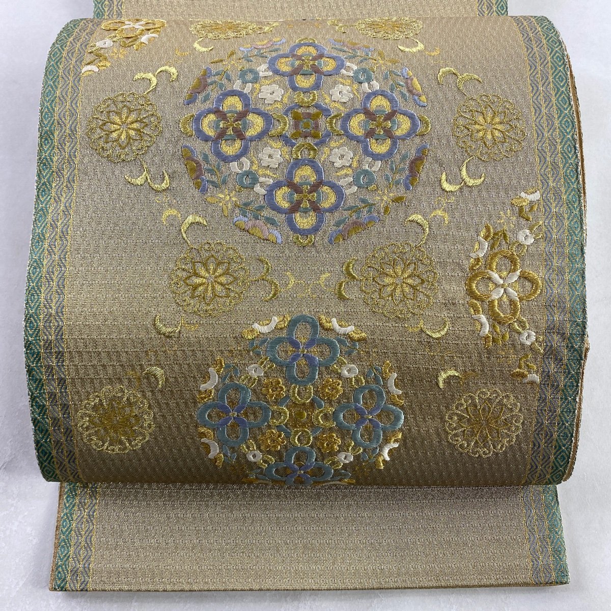 袋帯 美品 名品 華文 草花 刺繍 金糸 金色 お太鼓柄 正絹 【中古】