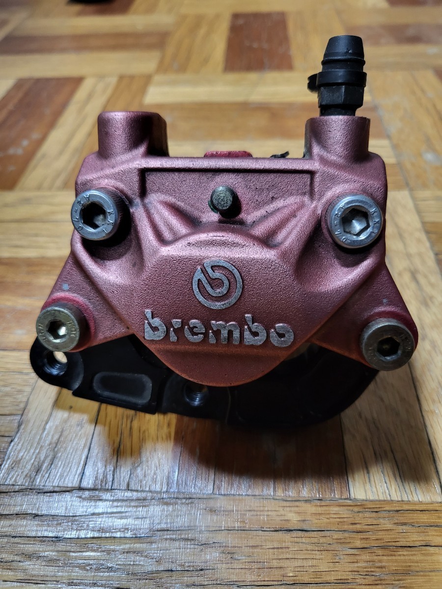 ブレンボ　カニ　v125 キャリパーサポート　付き