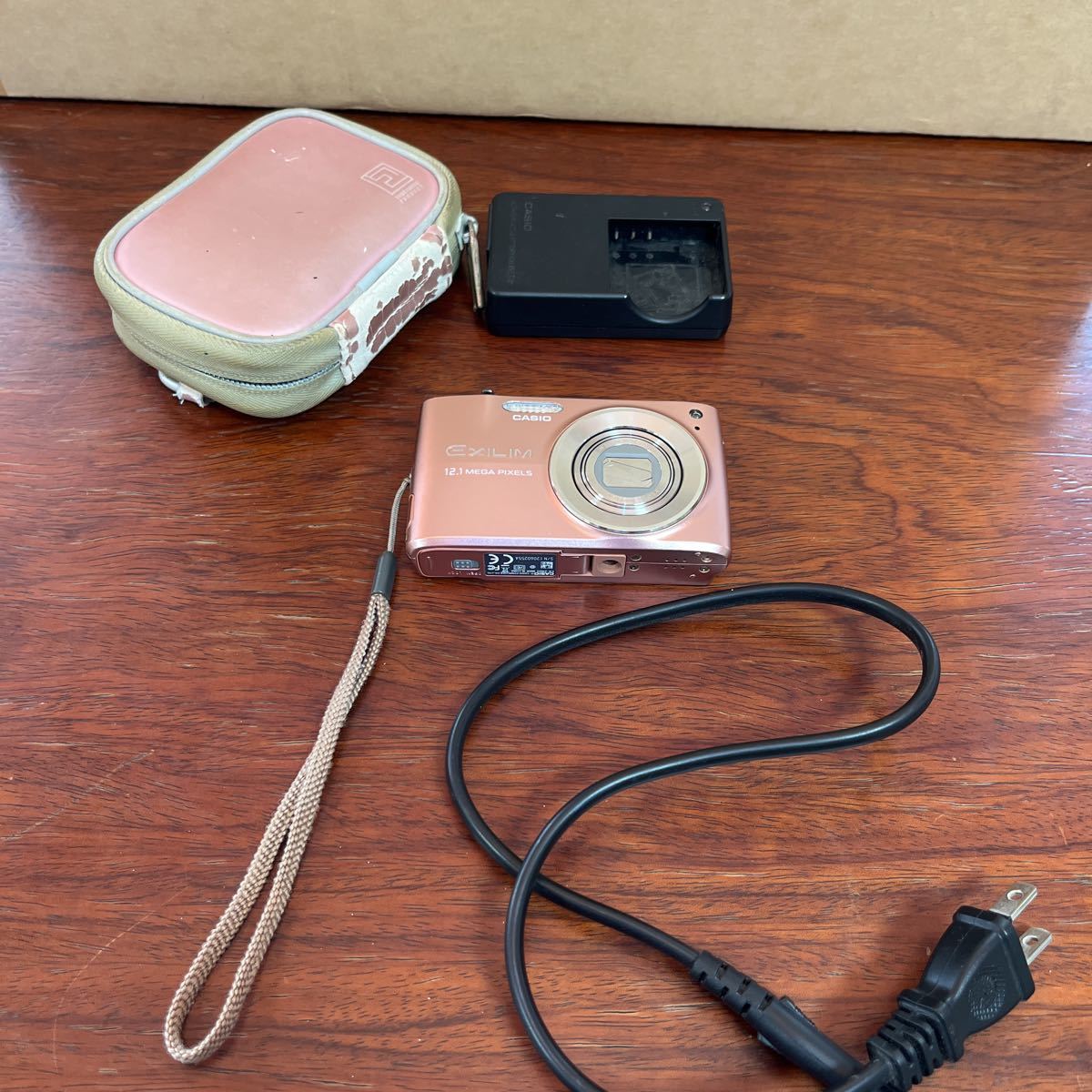 CASIO EXILIM デジタルカメラ ピンク デジカメ CCD SHIFT STABILIZATION EX-400