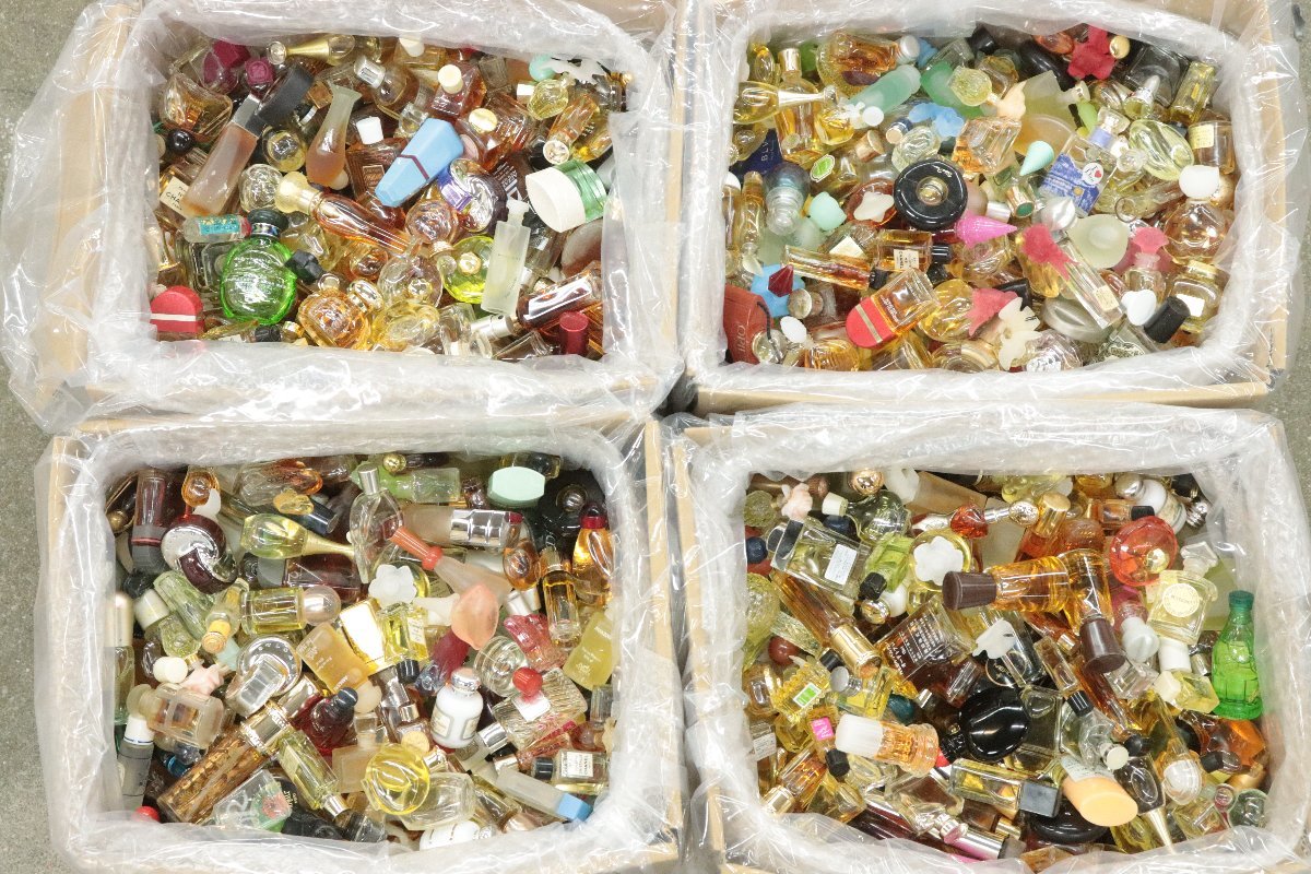 【約44.5kg】ディオール ブルガリ ニナリッチ シャネル 等 80サイズダンボール 4箱 ミニボトル EDT EDP EDC 香水 大量 まとめ売り 2482-Y