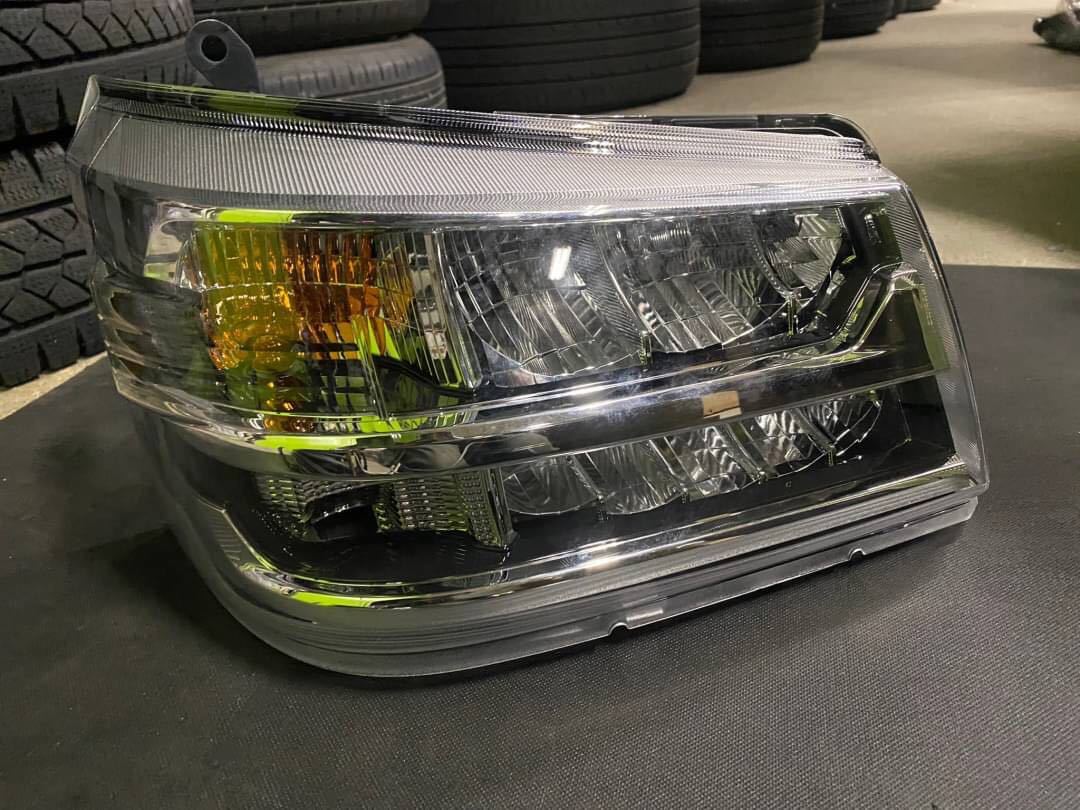 ○A8301 新車外し　ハイゼットトラック　S500P 後期　純正右ヘッドライト STANLEY W6848○ S500P ハイゼットトラック ☆大阪新車外し S500P&frasl;S510Pハイゼットトラック用パーツ ハイ 10代目・後期ダイハツ