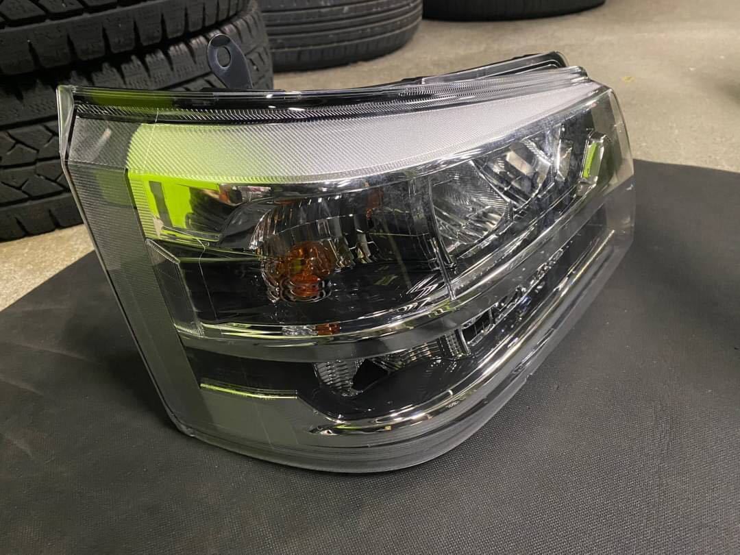 ○A8301 新車外し　ハイゼットトラック　S500P 後期　純正右ヘッドライト STANLEY W6848○ S500P ハイゼットトラック ☆大阪新車外し S500P&frasl;S510Pハイゼットトラック用パーツ ハイ 10代目・後期ダイハツ