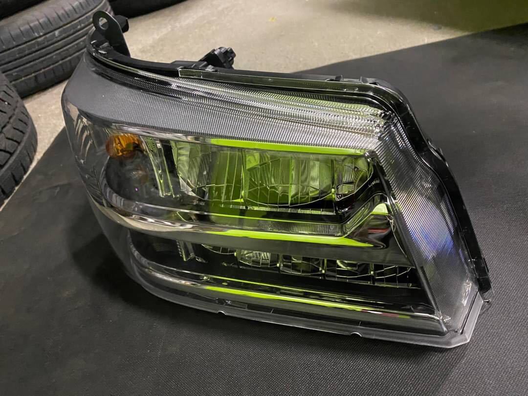 ○A8301 新車外し　ハイゼットトラック　S500P 後期　純正右ヘッドライト STANLEY W6848○ S500P ハイゼットトラック ☆大阪新車外し S500P&frasl;S510Pハイゼットトラック用パーツ ハイ 10代目・後期ダイハツ