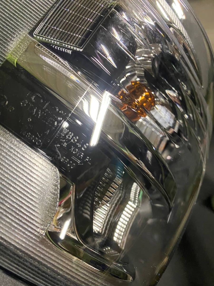 ○A8301 新車外し　ハイゼットトラック　S500P 後期　純正右ヘッドライト STANLEY W6848○ S500P ハイゼットトラック ☆大阪新車外し S500P&frasl;S510Pハイゼットトラック用パーツ ハイ 10代目・後期ダイハツ