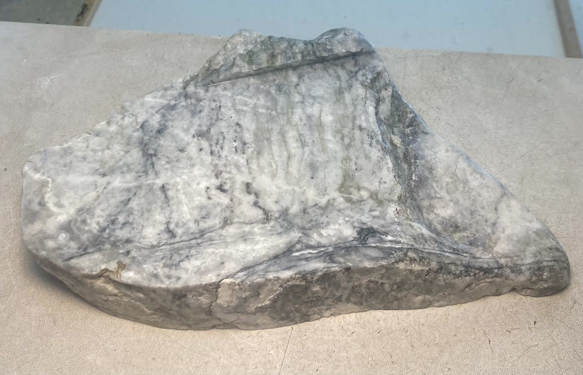 新潟県糸魚川市姫川産超巨石天然糸魚川翡翠原石3.40kgスライスド磨き