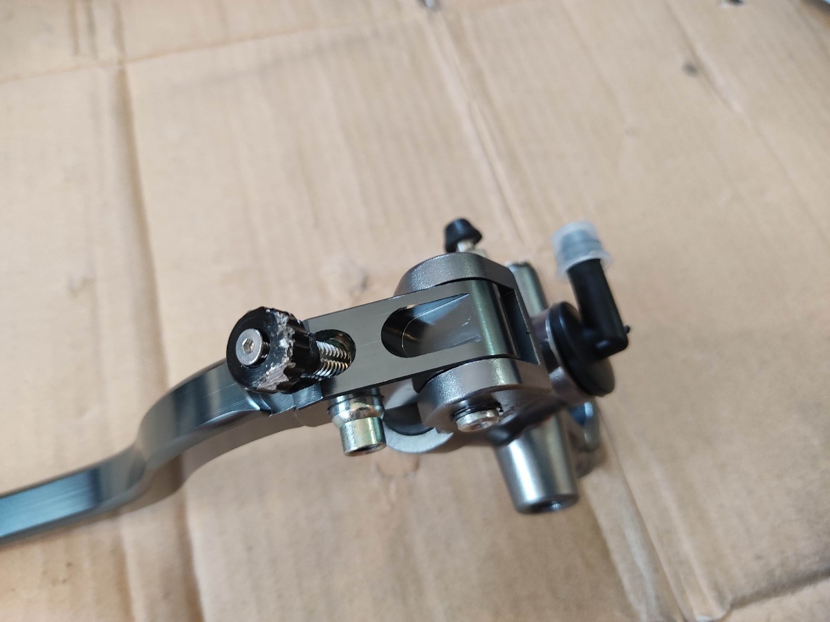 Adelin 15mm ラジアルブレーキマスターの機械式ブレーキスイッチ化