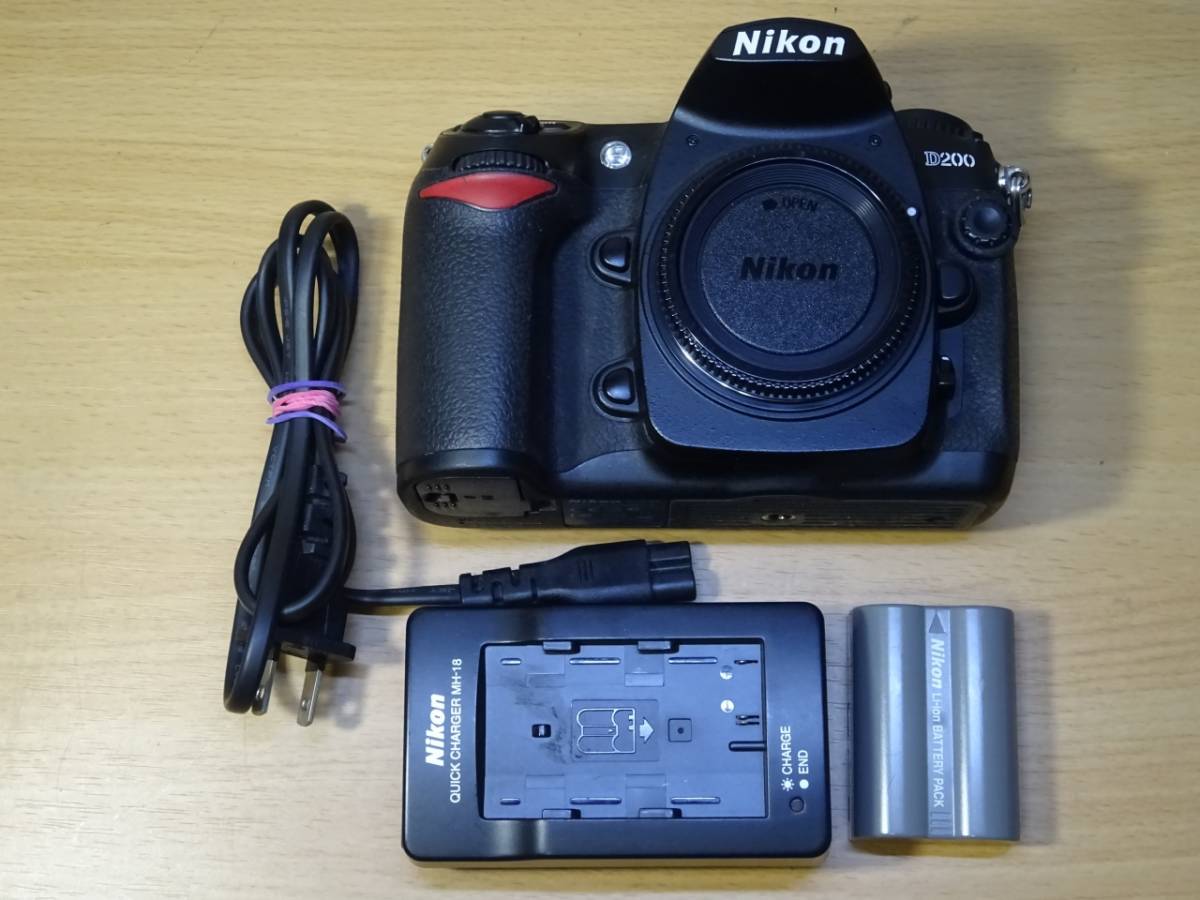 NIKON D200