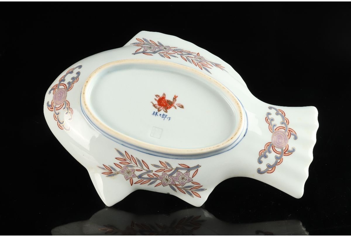 URA]林九郎 作/有田焼/染錦鯛形飾皿/4-5-78(検)骨董/