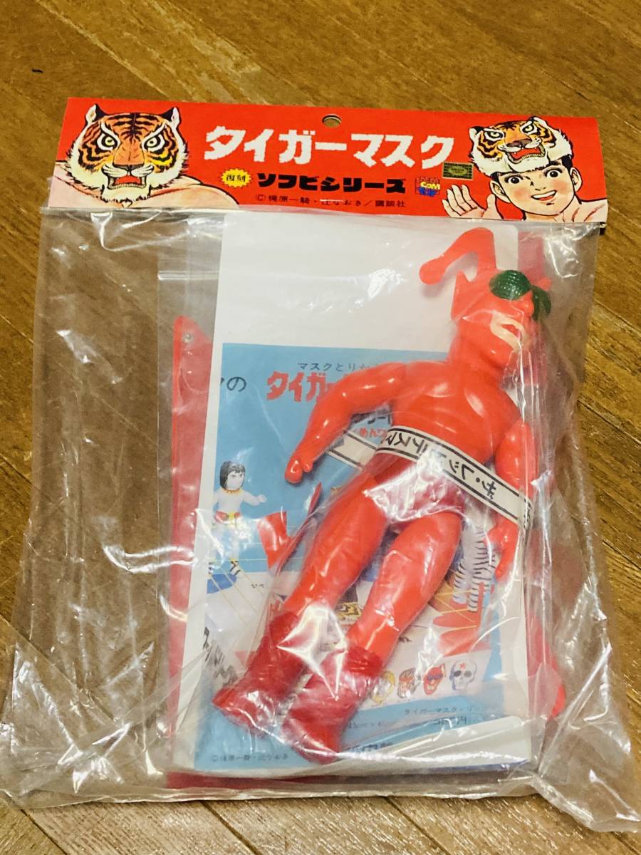 メディコムトイ タイガーマスク 赤き死の仮面 頭ビニールパーツ外れ 中嶋製作所 デンボク 2重構造ヘッダー採用 赤マント封入 全高約25cm 