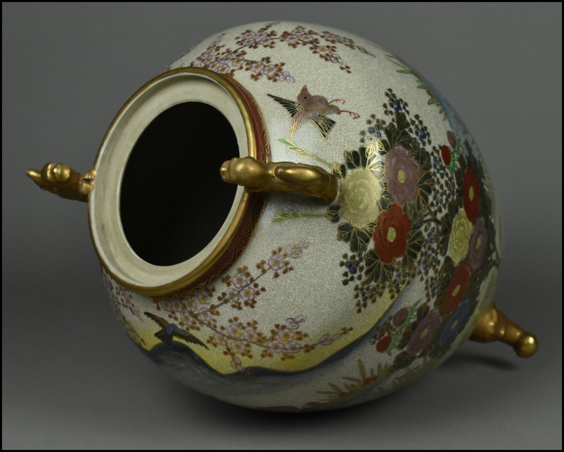 薩摩焼 勇仙作 色絵金彩花鳥図獅子耳 大香炉 高さ45cm BE941