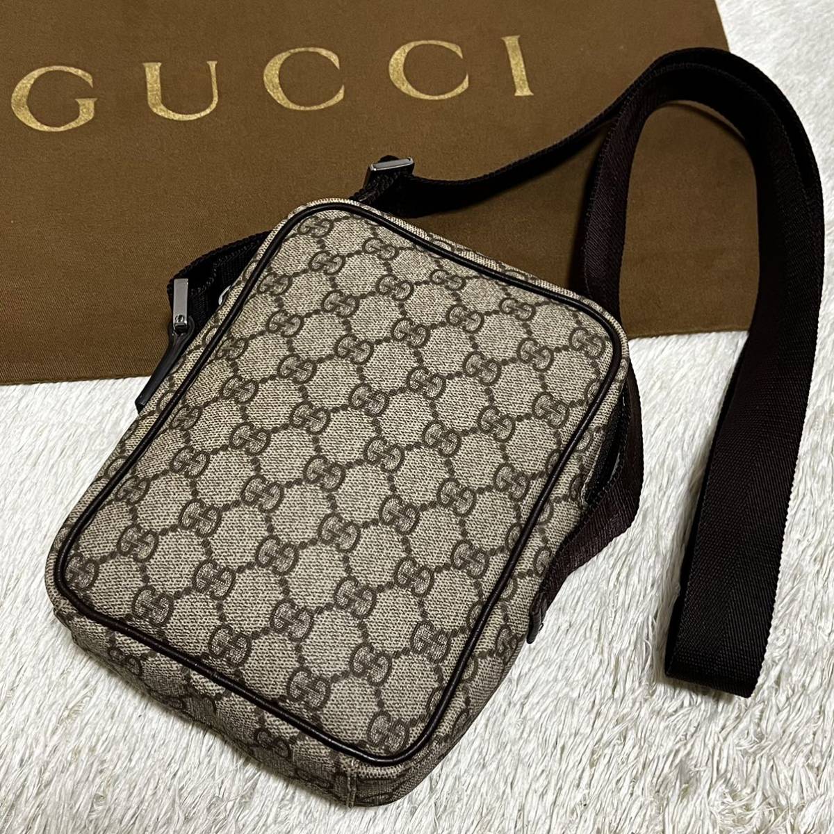 極美品】GUCCI グッチ ショルダーバッグ ポシェット サコッシュ GG 