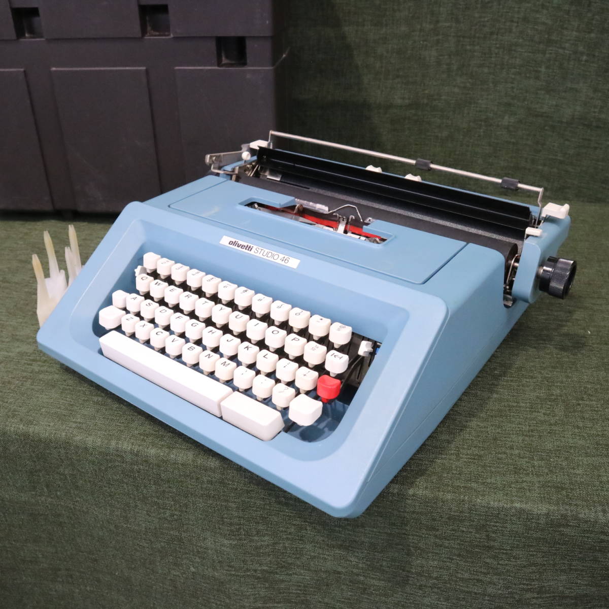 ○スペイン製 アンティーク タイプライター olivetti lettera 32