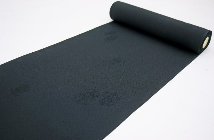 inagoya★超人気商品入荷!!!!★◆BLACK SILK-黒染めと極上の地模様-◆【黒コート】正絹 羽尺 反物 x3780bb