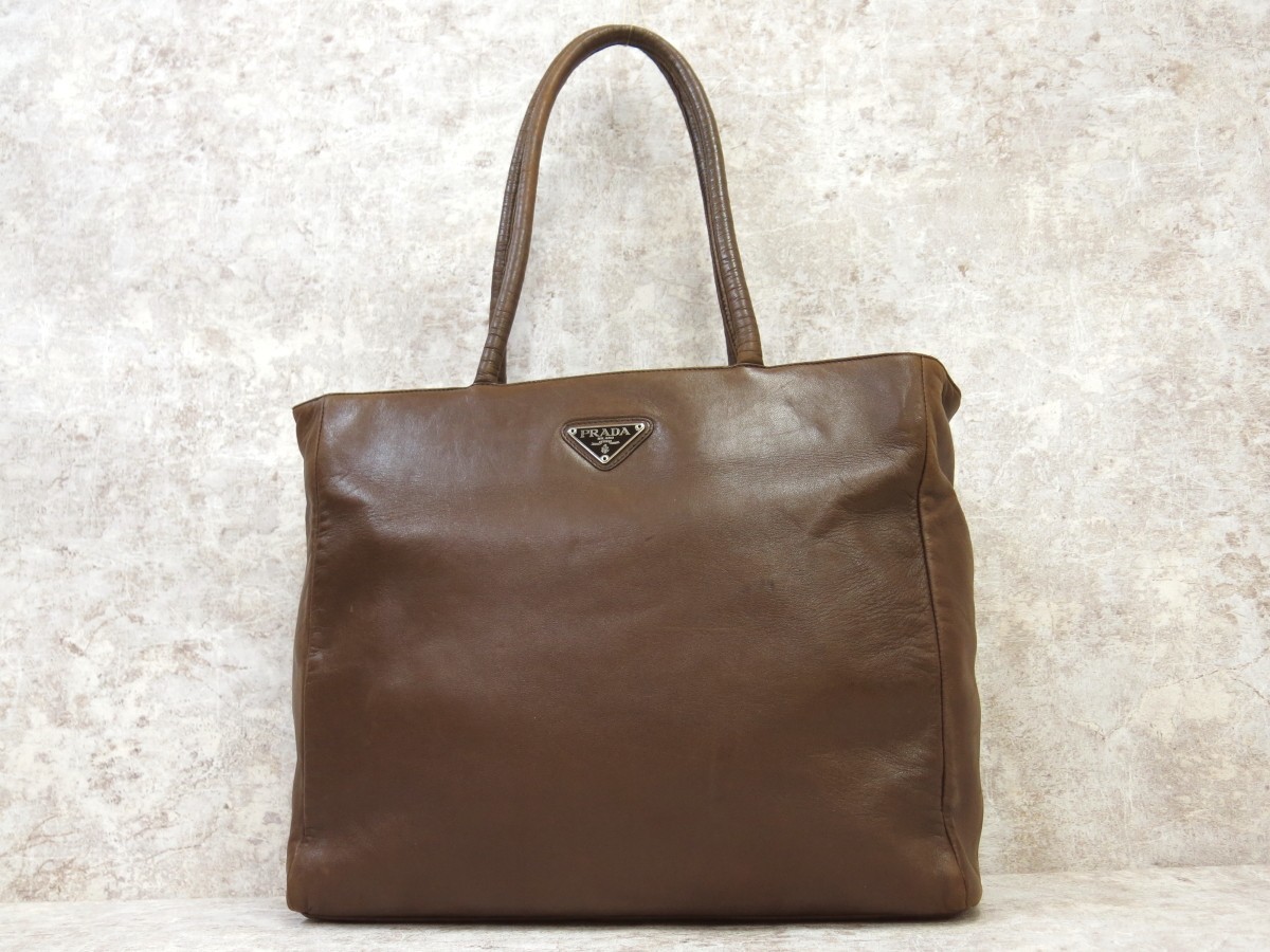 人気，豊富な PRADA プラダ ラム レザー 本革 トート バッグ 茶色 SV金具 イタリア製 肩掛け B5 収納 書類 かばん ヴィンテージ D11049(トートバッグ)｜売買されたオークション情報、yahooの商品情報をアーカイ かばん、バッグ