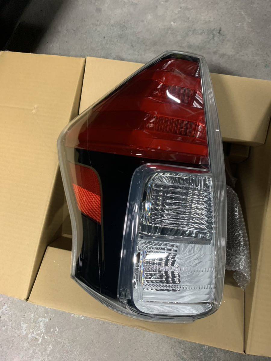 プリウスα G's純正テールランプ トヨタ 純正 トヨタ プリウスα