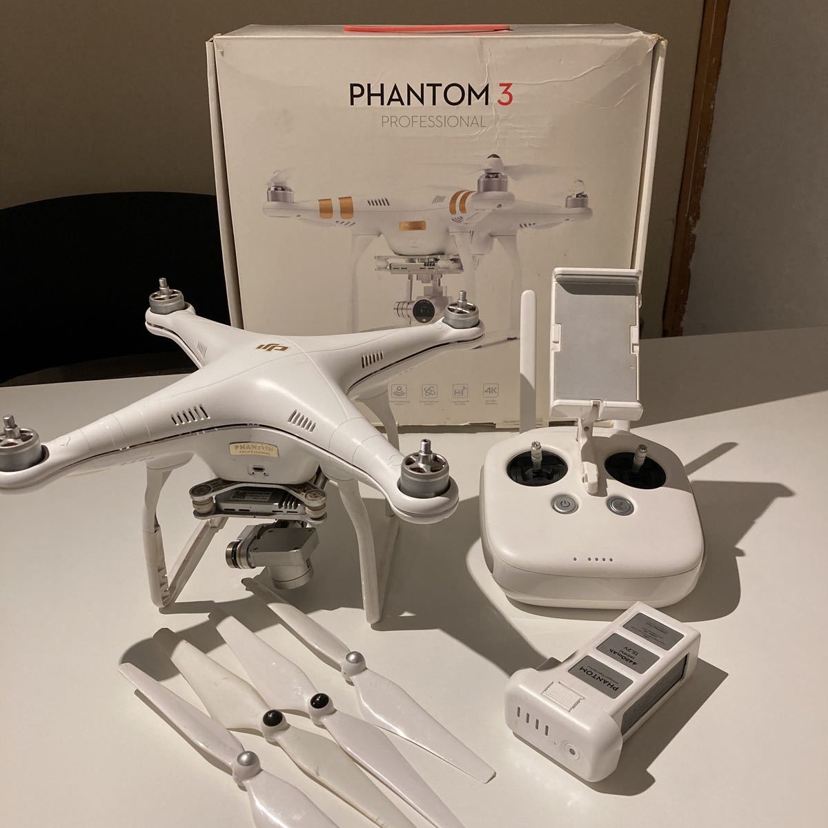 激安大特価，低価 Phantom3 professional 機体登録済み リモートid免除 ジャンク扱い ECSエラー ジンバル異音 ヒビなど(ドローン本体)｜売買されたオークション情報、yahooの商品情報をアーカイブ公開 - オークファン ドローン本体