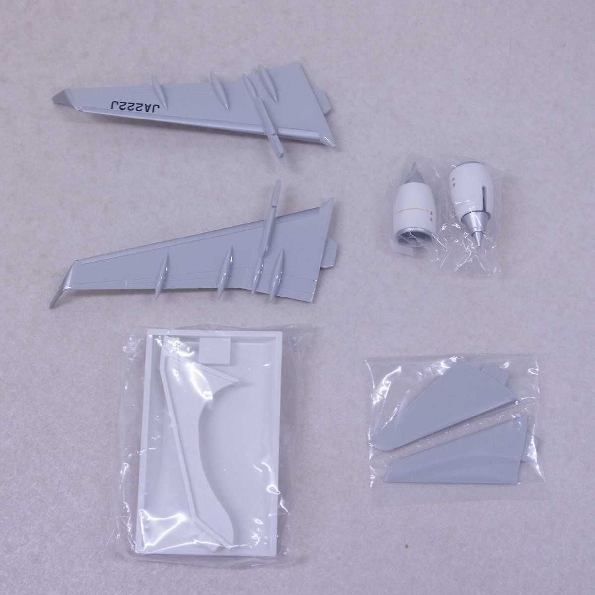 ☆JALUX 1/100 JAL J-AIR EMBRAER170 JA222J 飛行機 模型 エバーライズ
