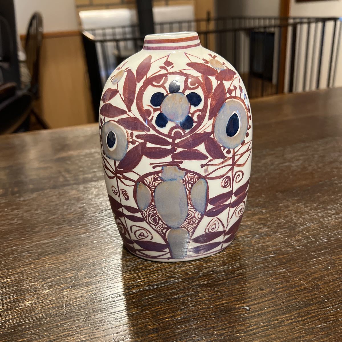 ロイヤルコペンハーゲン ブロムスト ベース 花瓶 20cm ロイヤルコペンハーゲンの花柄フラワーベースです。 ロイヤル