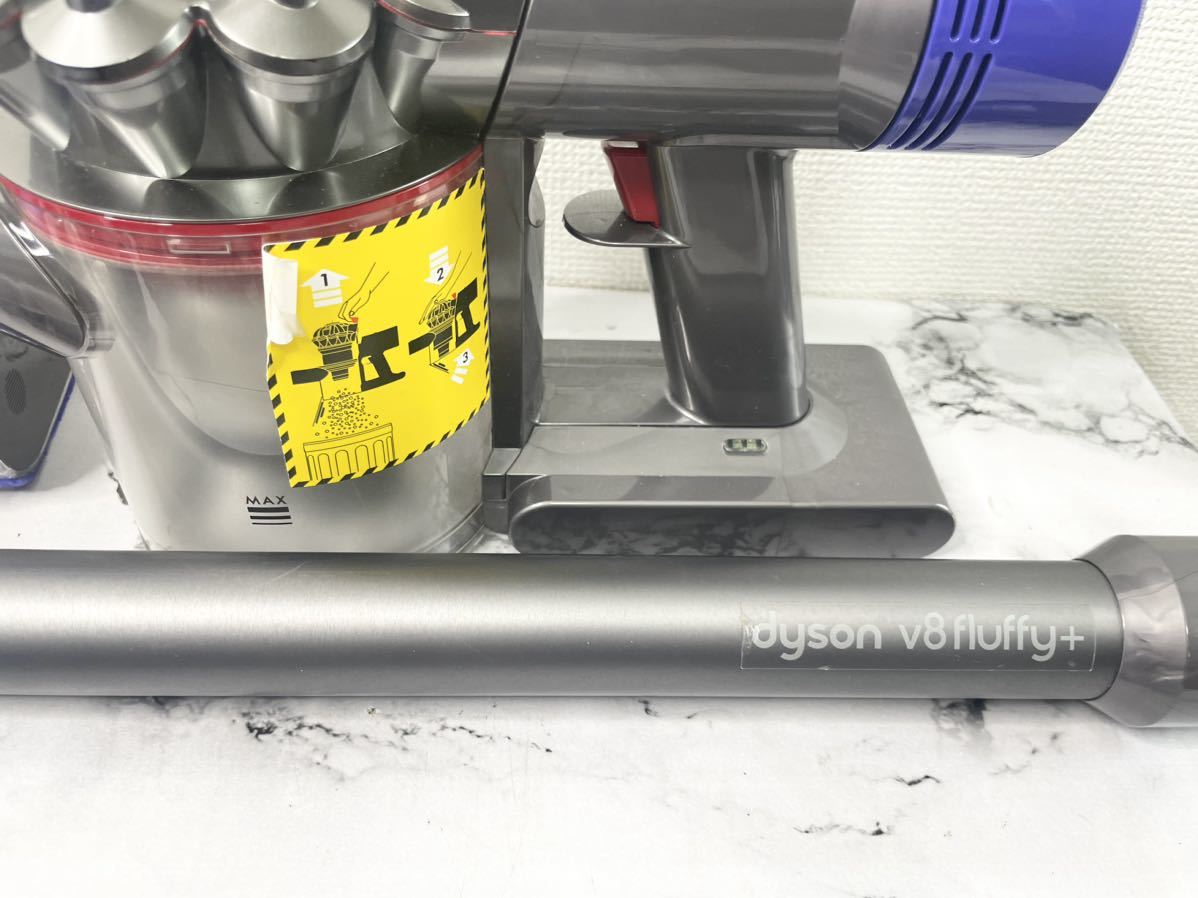 Dyson dyson ダイソンSV10コードレスクリーナー ダイソンV8