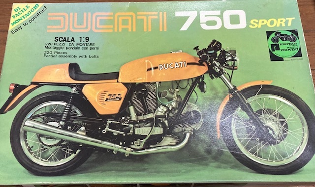 ナガノ 1/8 カワサキ KZ1000 Z1-R プラモデル ナガノ Z1-R KZ1000 プラモデル カワサキ 1/8スケール kawasaki 【公式