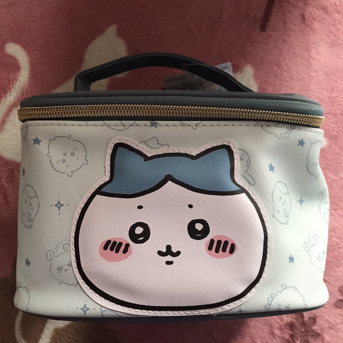 ちいかわ しまむら バニティポーチ ハチワレ(コミック、アニメグッズ 