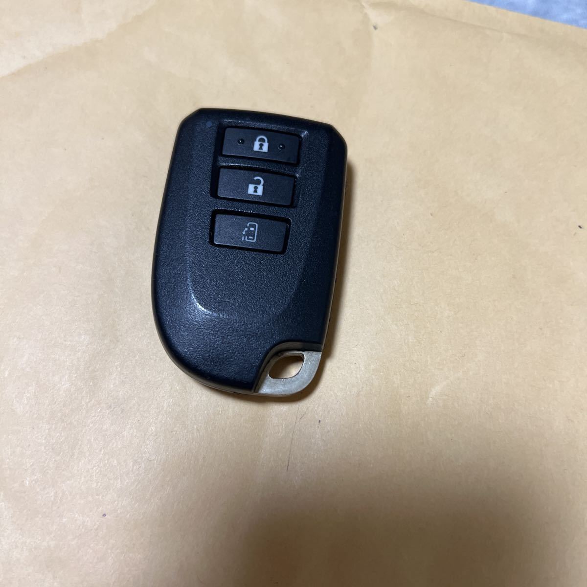美品　トヨタ　スマートキー　ハイエース　200系　007-AB0065 送料無料 トヨタ ハイエース レジアスエース 3ボタン 左側スライドドア