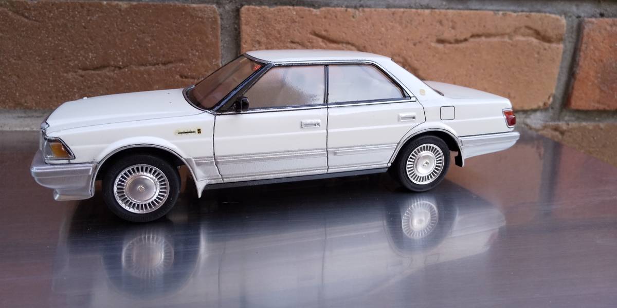 1/24 トヨタ クラウンV8 ロイヤルサルーン 130系後期 アオシマ製(完成 