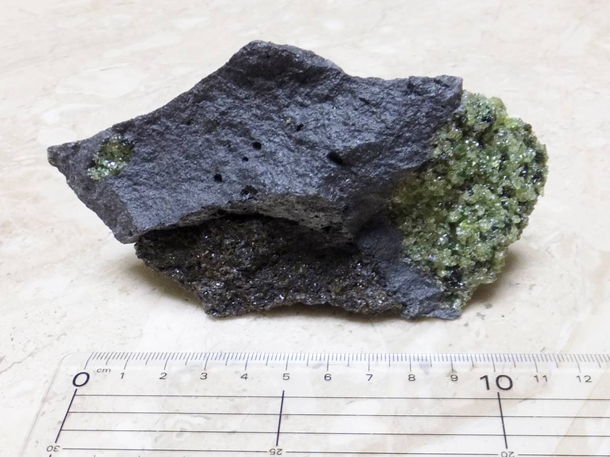 原石 大型 ペリドット 13cm 410g 苦土 かんらん石 カンラン石 オリビン 