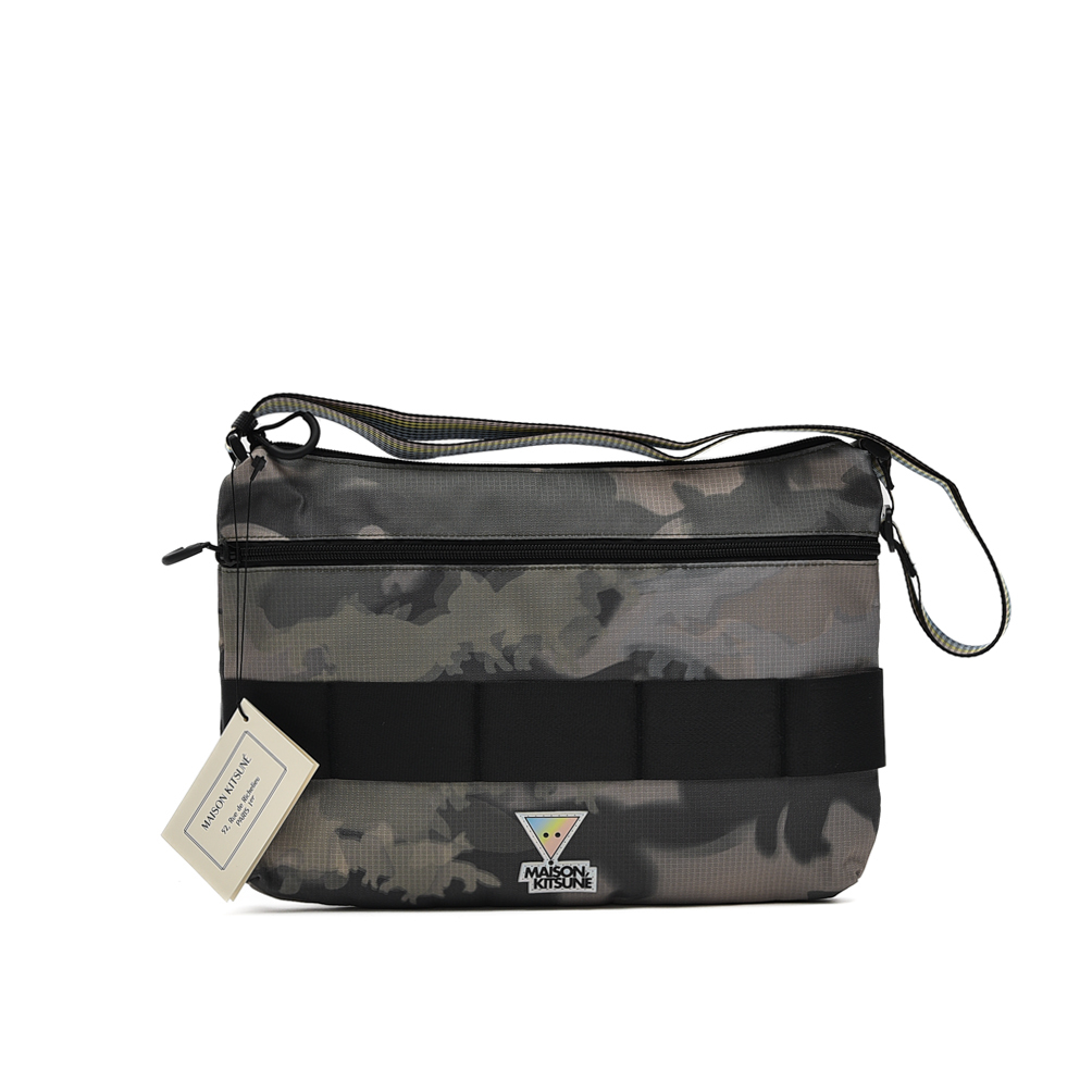 新着 新品 メゾンキツネ MAISON KITSUNE ショルダーポーチ ボディ 