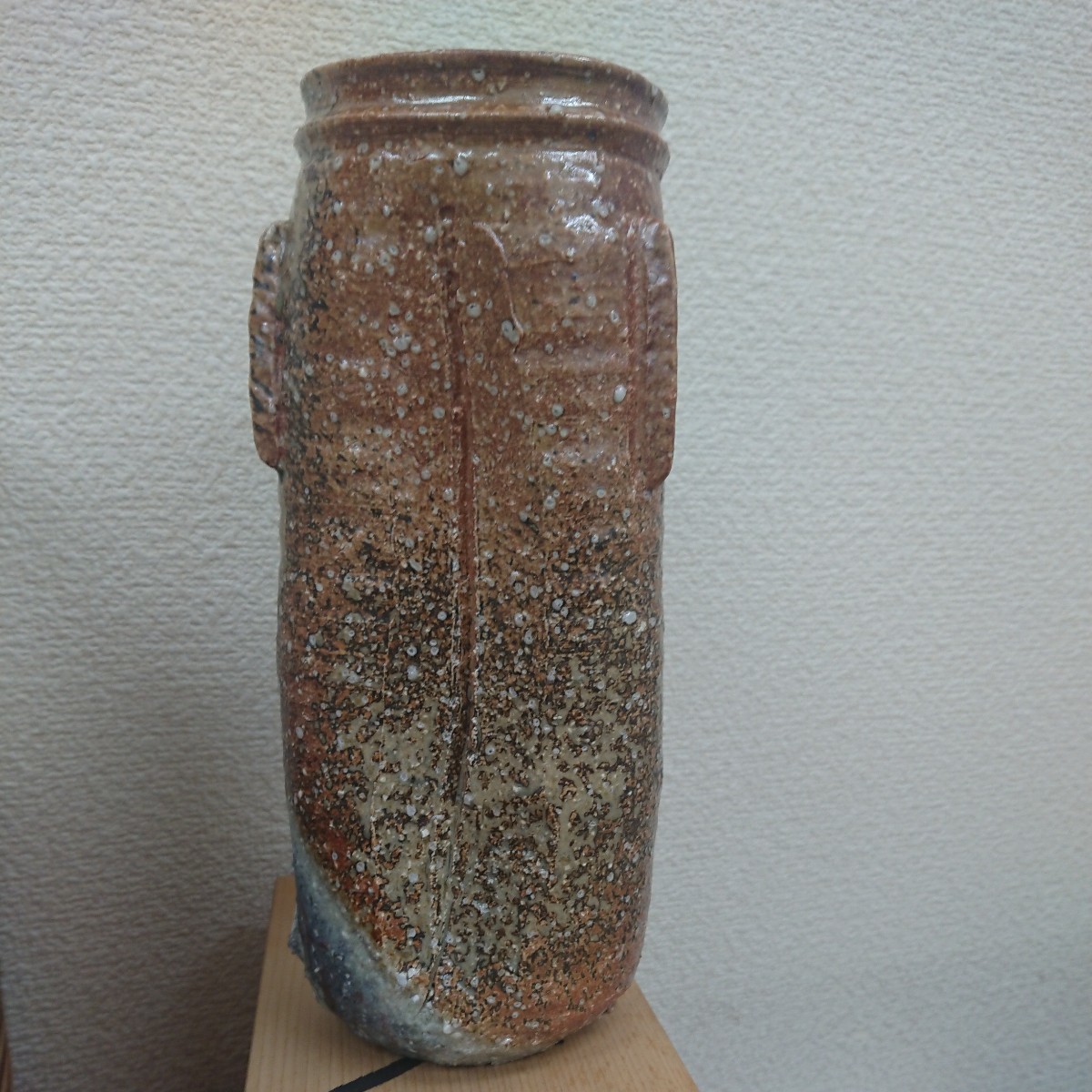 茶道具】花器 信楽焼 三角花入 征次作 自然釉 多彩色 花器 花瓶(花器 