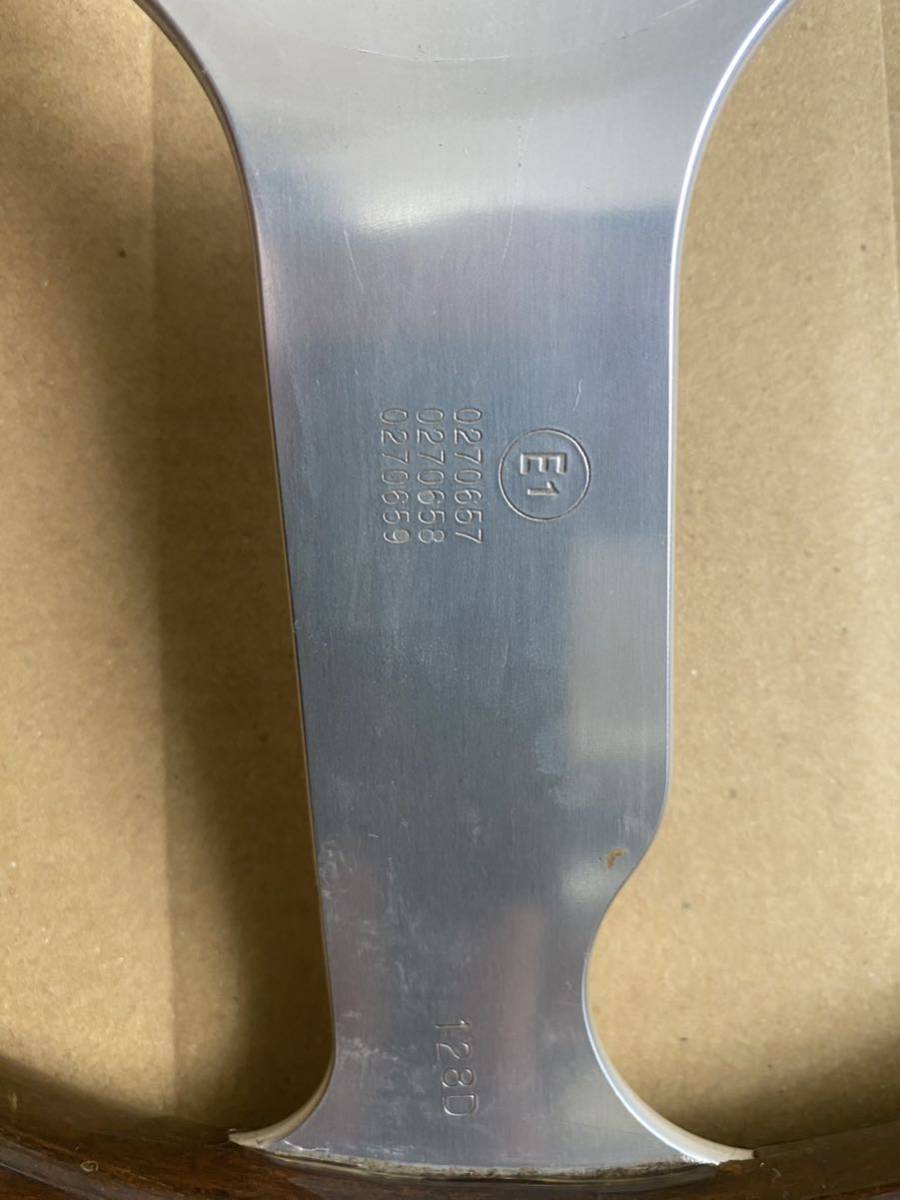ステアリング MADE MOMO モモ ハンドル IN INITALY 直径約37cm 10P40 中古レザーステアリング - φ３７０ モモステアリングウッドハンドル ITALY◎MOMO MOMO製（ダイハツ純正） 公式通販