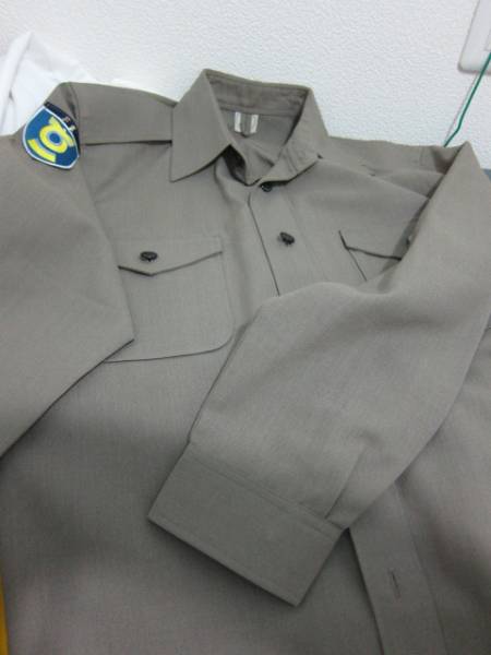 陸上自衛隊 旧制服 長袖シャツ 肩章付き 官給品 おまけ付き(制服 
