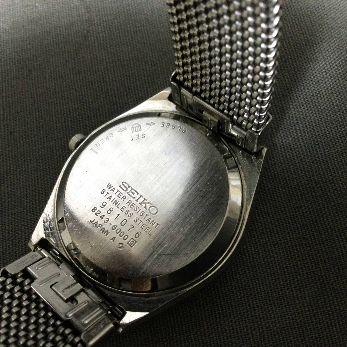 5506/22 GJ51192 SEIKO LORD QUARTZ 8243-6000 メンズ シルバー系 稼働 