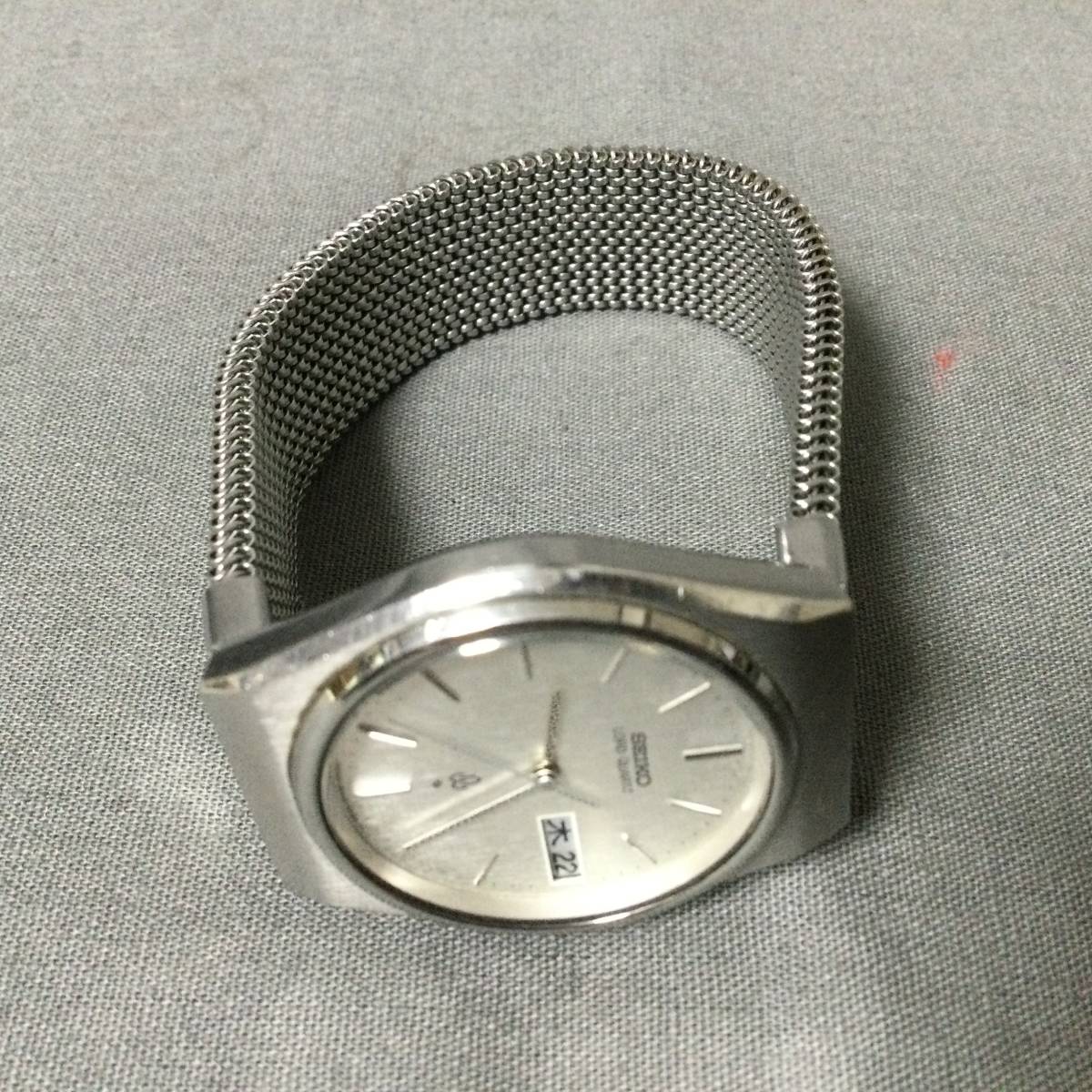5506/22 GJ51192 SEIKO LORD QUARTZ 8243-6000 メンズ シルバー系 稼働 