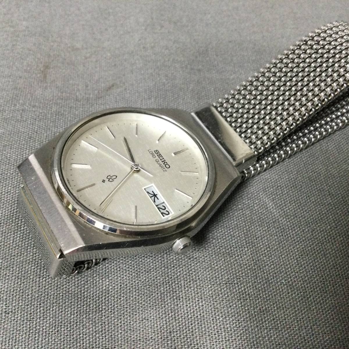 5506/22 GJ51192 SEIKO LORD QUARTZ 8243-6000 メンズ シルバー系 稼働 
