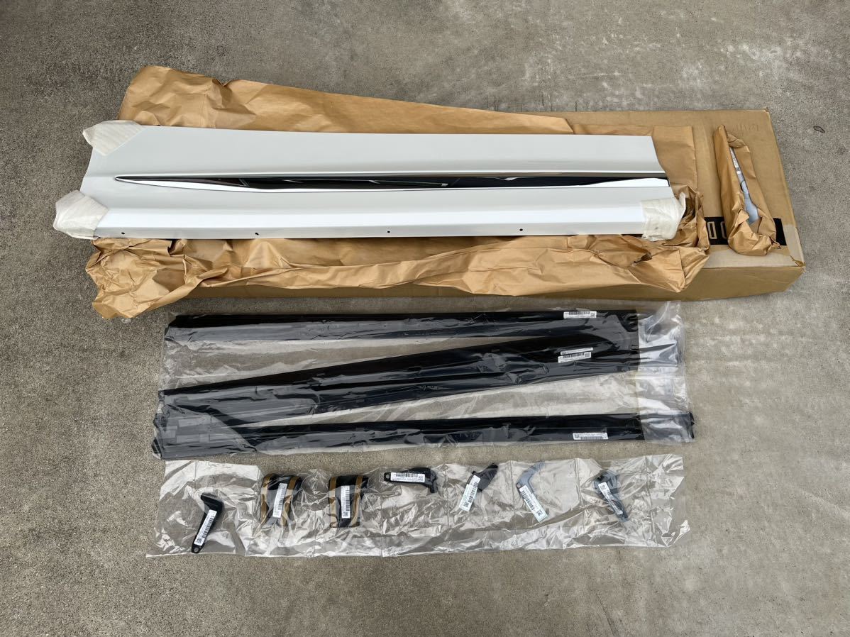 新品未使用品 トヨタ 30系 アルファード モデリスタ サイドスカート