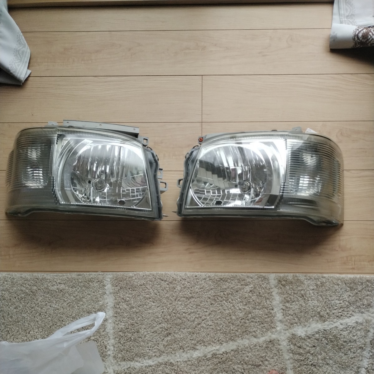 200系ハイエース 純正ヘッドライト KOITO左右セット 自動車