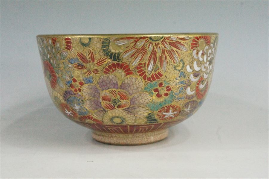 2155 薩摩焼 丸十字紋 色絵金彩花葉文　沈香壺　金彩 T 鹿児島県薩摩焼 沈壽官 沈寿官 色絵金彩茶碗 金葉庵書付 銘花園 牡丹
