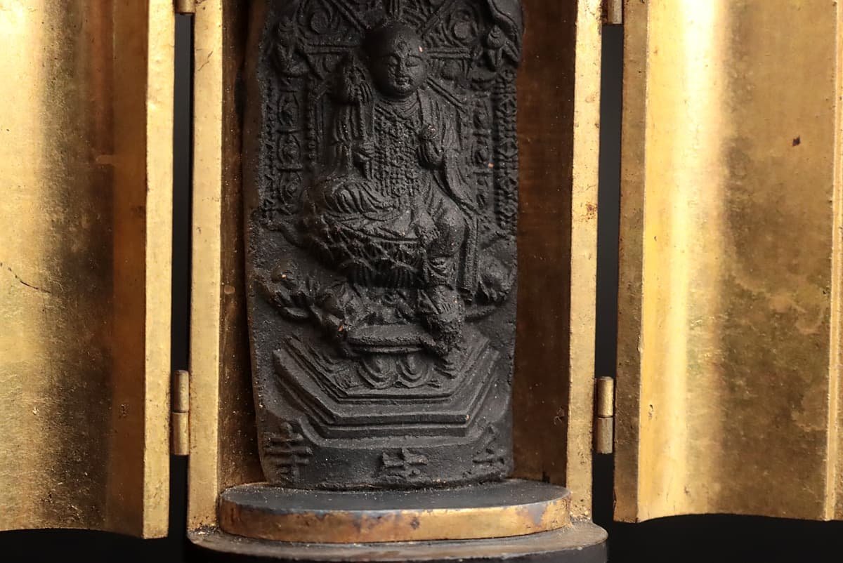 HZ083 時代 仏教美術 小型 壬生寺 泥仏「地蔵菩薩」黒内漆箔厨子入