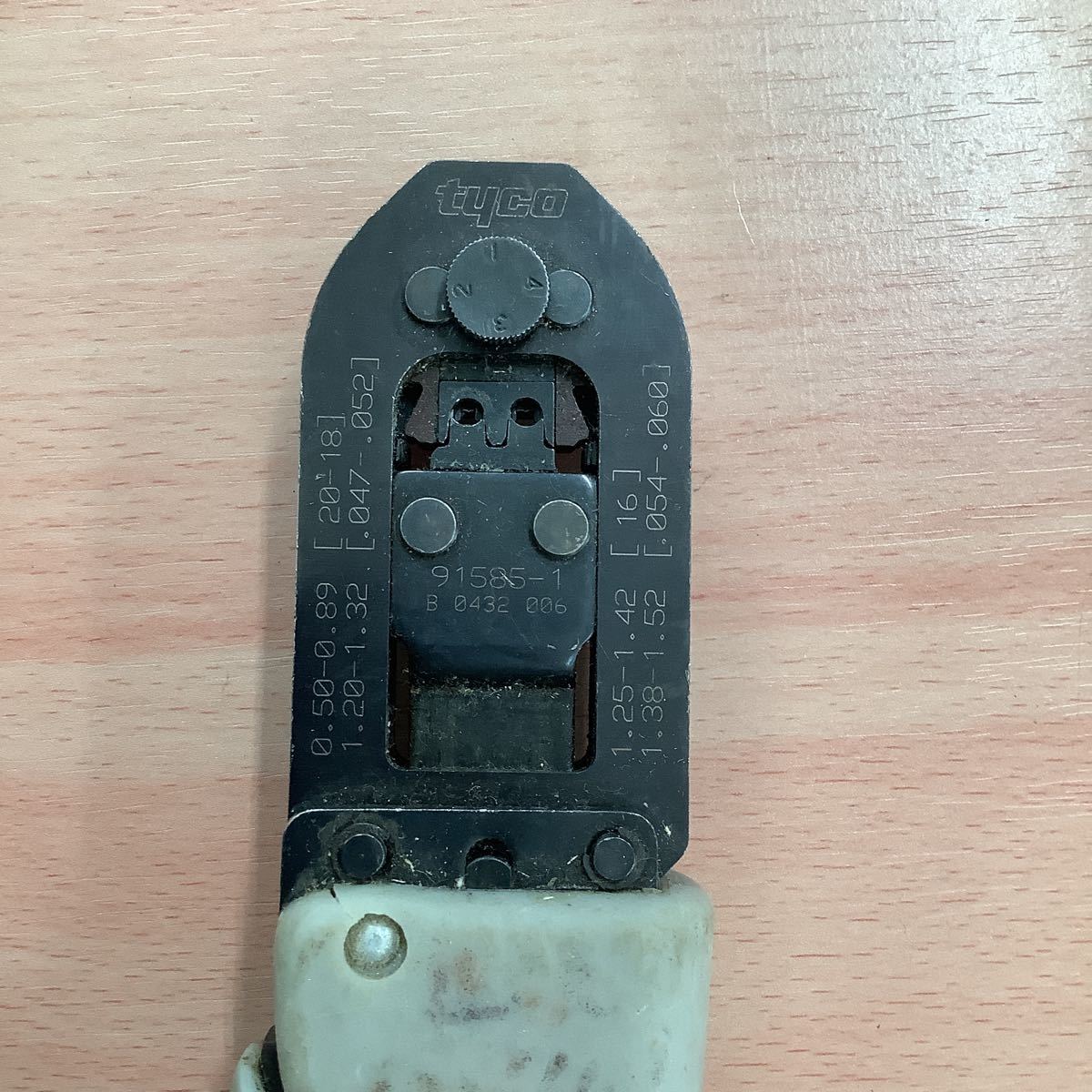 手動圧着工具 TE tyco 91585-1 タイコエレクトロニクス 型番: 手動圧着